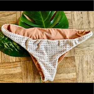 Aᴄᴀᴄɪᴀ sᴡɪᴍᴡᴇᴀʀ ᴡᴀɪᴋᴀʟᴏᴀ ʙᴏᴛᴛᴏᴍ